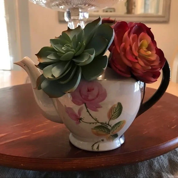 Made in Japan Tea Pot with Rose Design - Picture 12 of 13